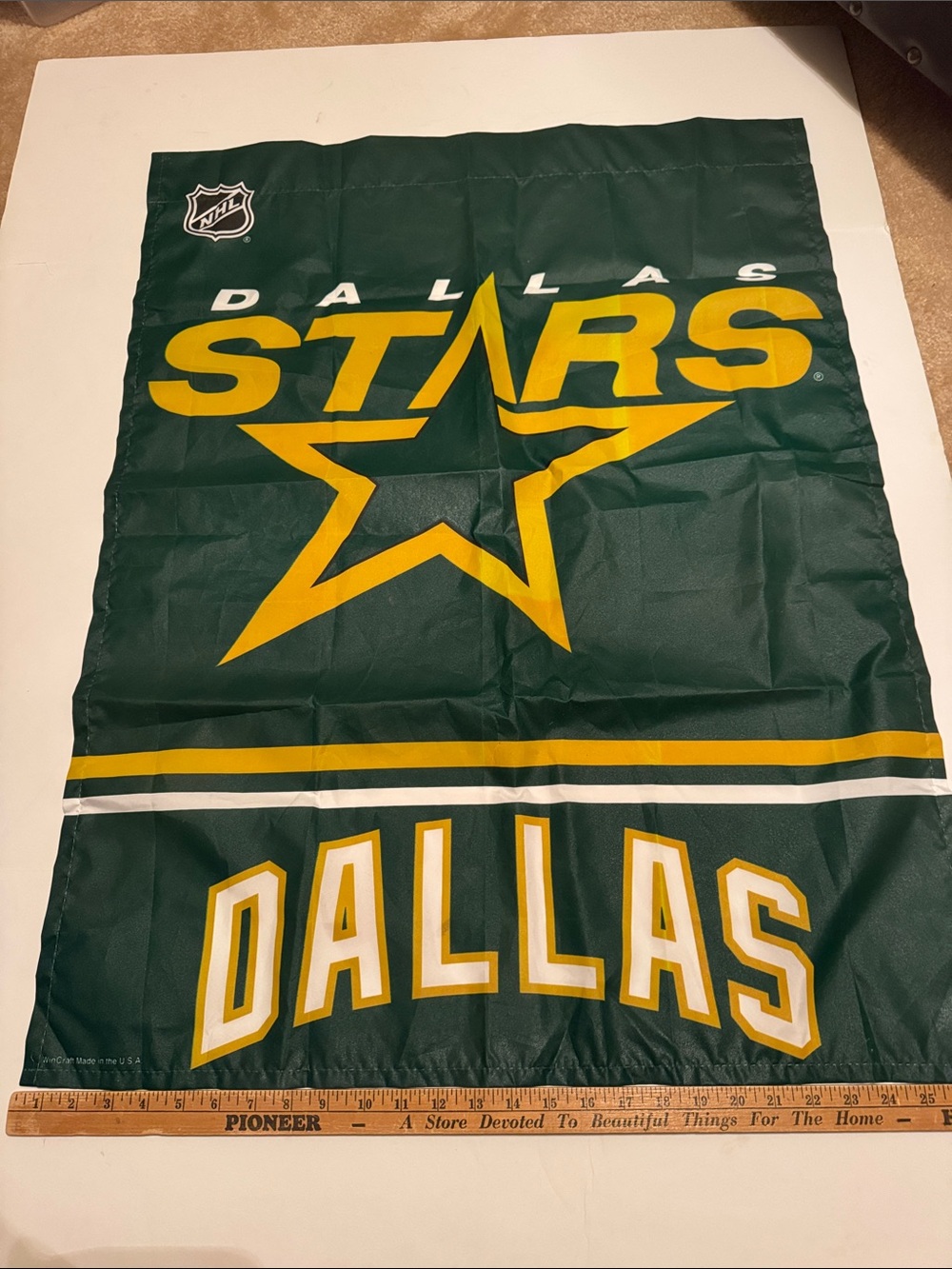 NHL Dallas Stars Flag - Green and Gold. Measures 36 x 27